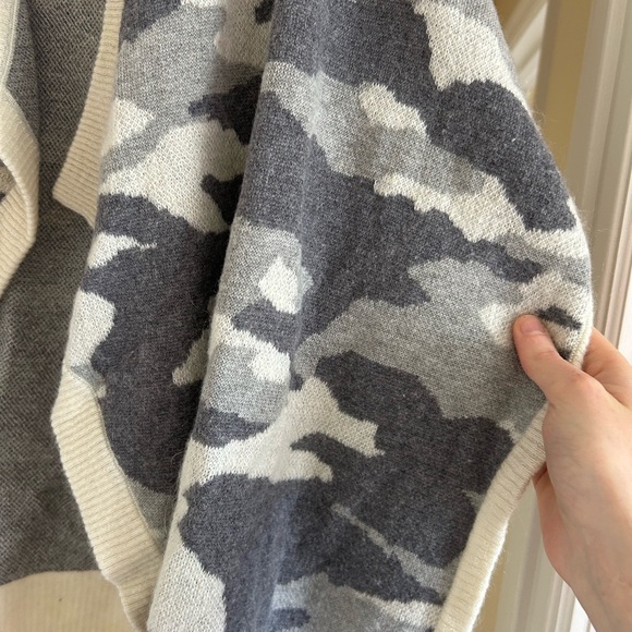 Banana Republic Gray and Cream Cardigan - Picture 7 of 8